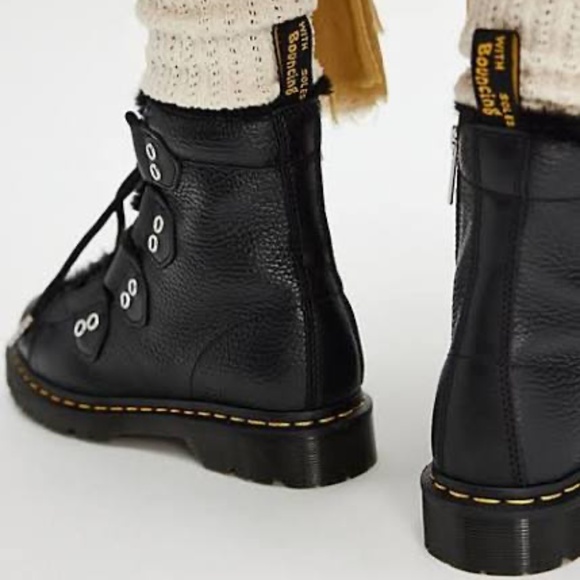 Dr. Martens Women 1460 FAUX FUR LINED LEATHER LACE UP BOOTS Black sz 8 - Picture 3 of 13